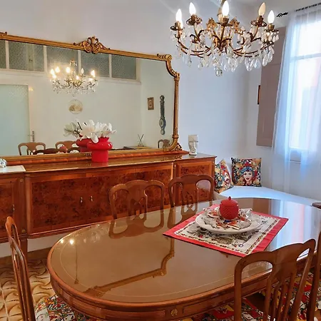 Casa Cleopatra Beachfront Appartement