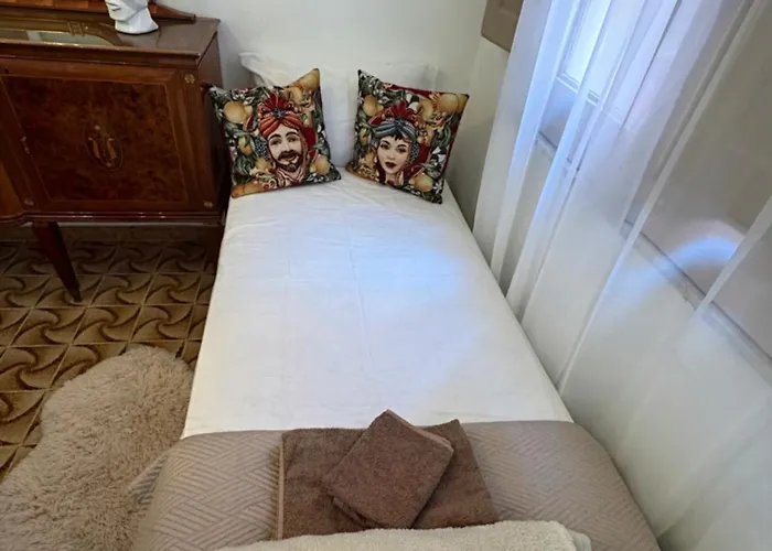 Casa Cleopatra Beachfront Apartment *